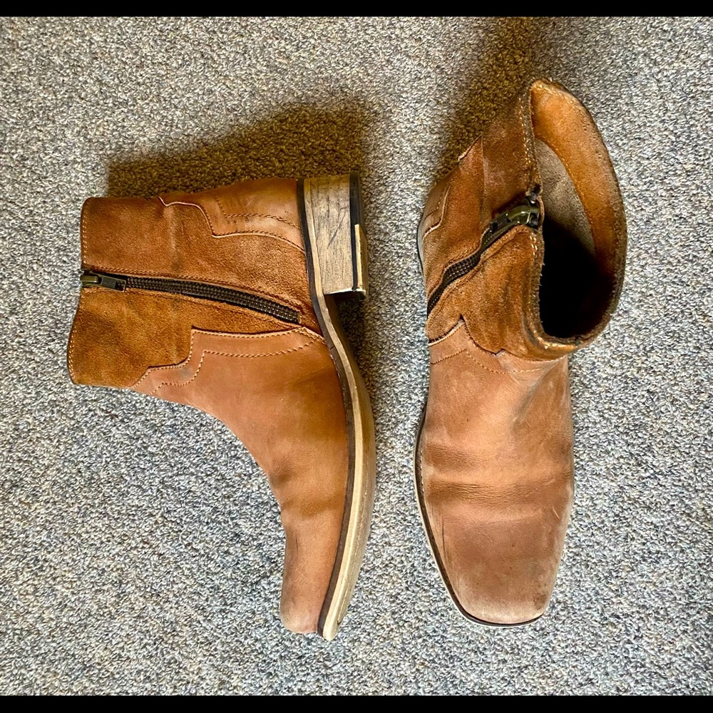 Seychelles western booties from Anthropologie tan suede and leather 8.5